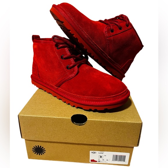 Women’s Samba Red Neumel Ugg Boots: Size 8